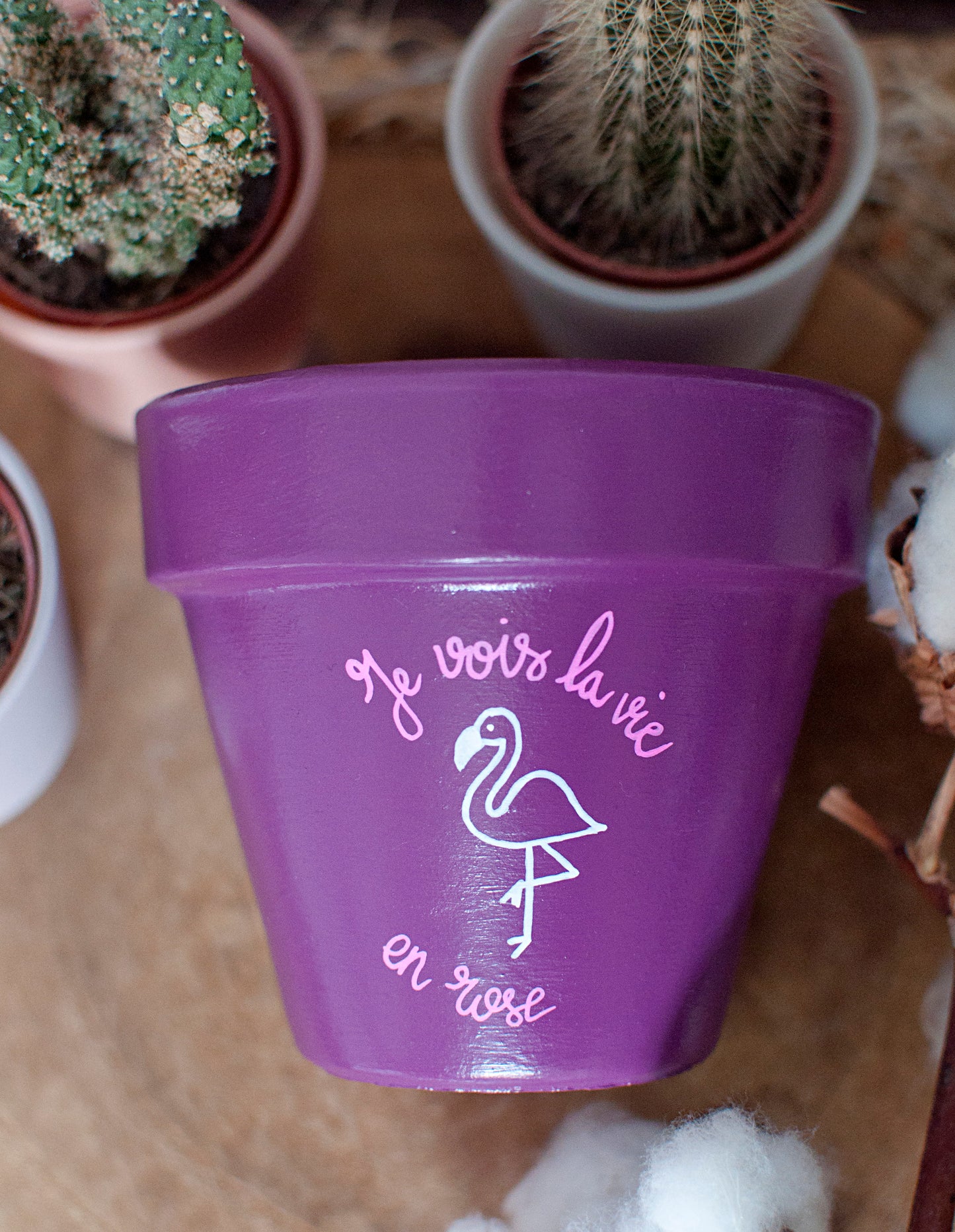 Cache pot / Pot de fleur en terre cuite : "Je vois la vie en rose"