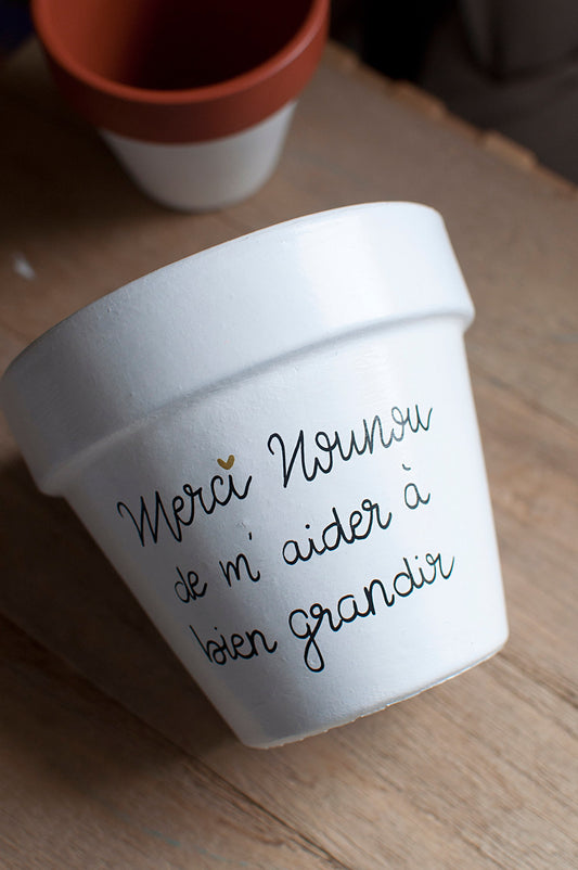 Cache pot /Pot en terre cuite personnalisé : Merci nounou de m’aider à bien grandir [Cadeau nounou / Cadeau fin d'année scolaire]