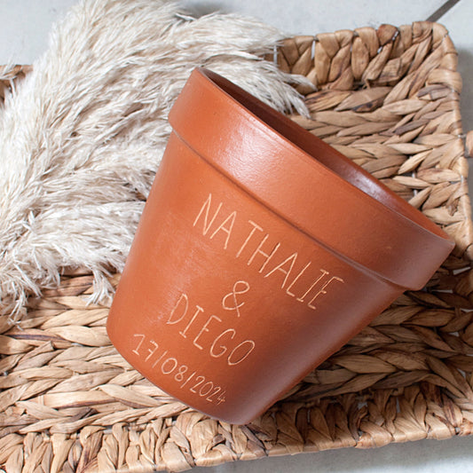 Cache pot / Pot de fleurs en terre cuite personnalisé, gravure personnalisable