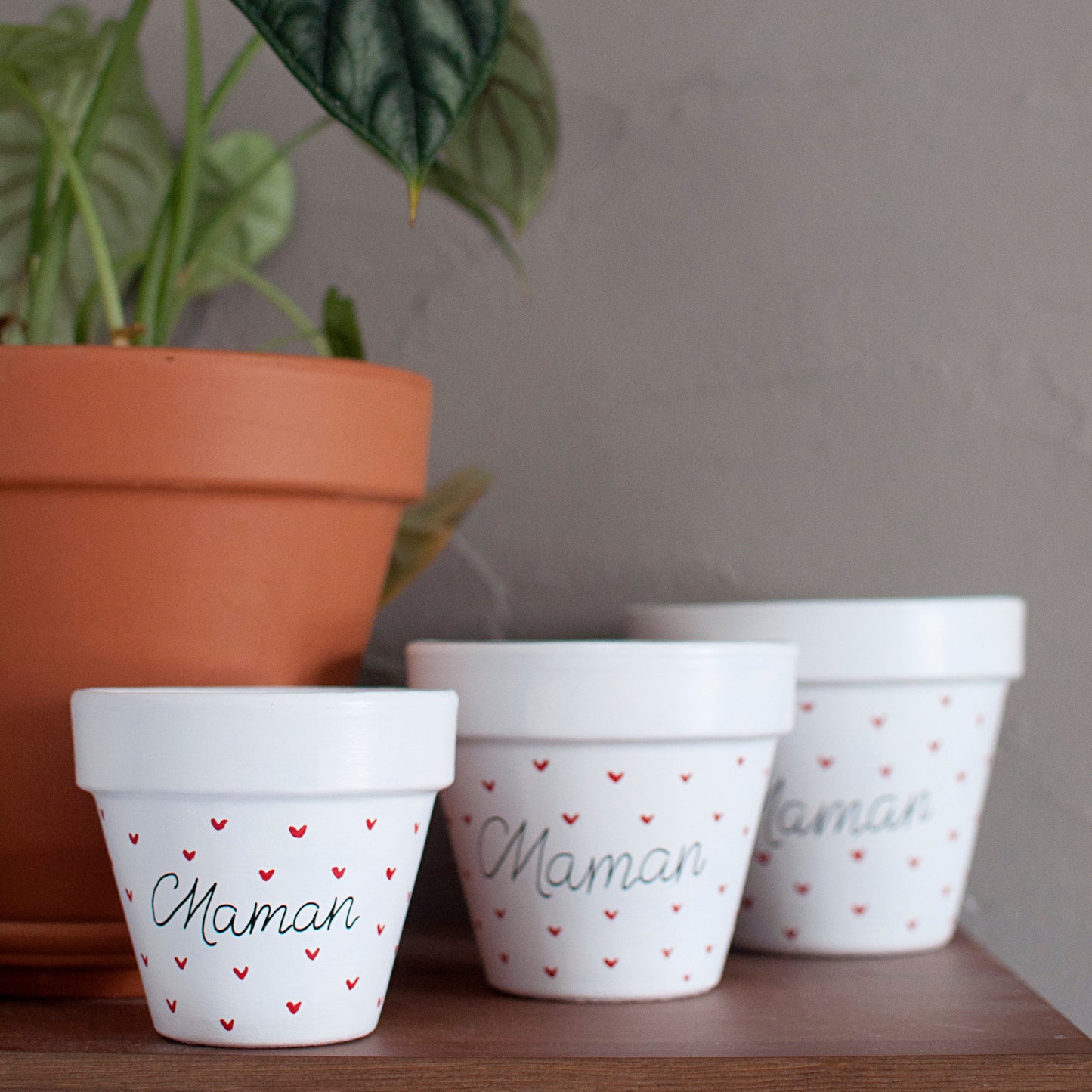 Cache pot / pot de fleur personnalisé en terre cuite : Maman <3 [ cadeau maman, fête des mères, cadeau personnalisé, pot personnalisable]