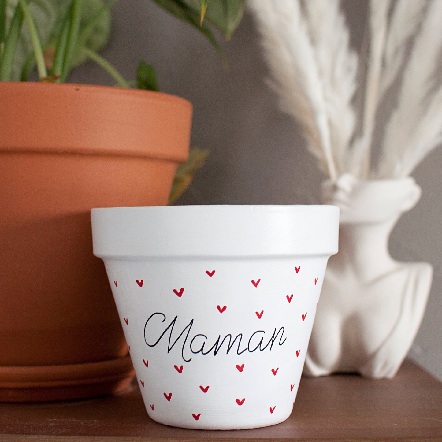 Cache pot / pot de fleur personnalisé en terre cuite : Maman <3 [ cadeau maman, fête des mères, cadeau personnalisé, pot personnalisable]